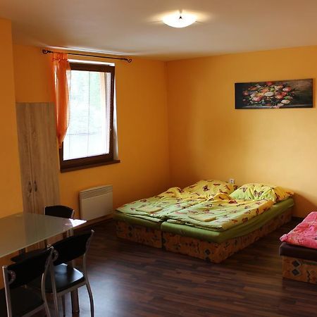 Marine Zavlahy Apartment Hrdejovice Exterior foto